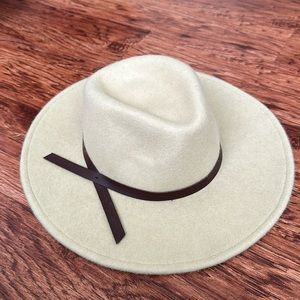 BNWT Universal Thread Wool Fedora Hat